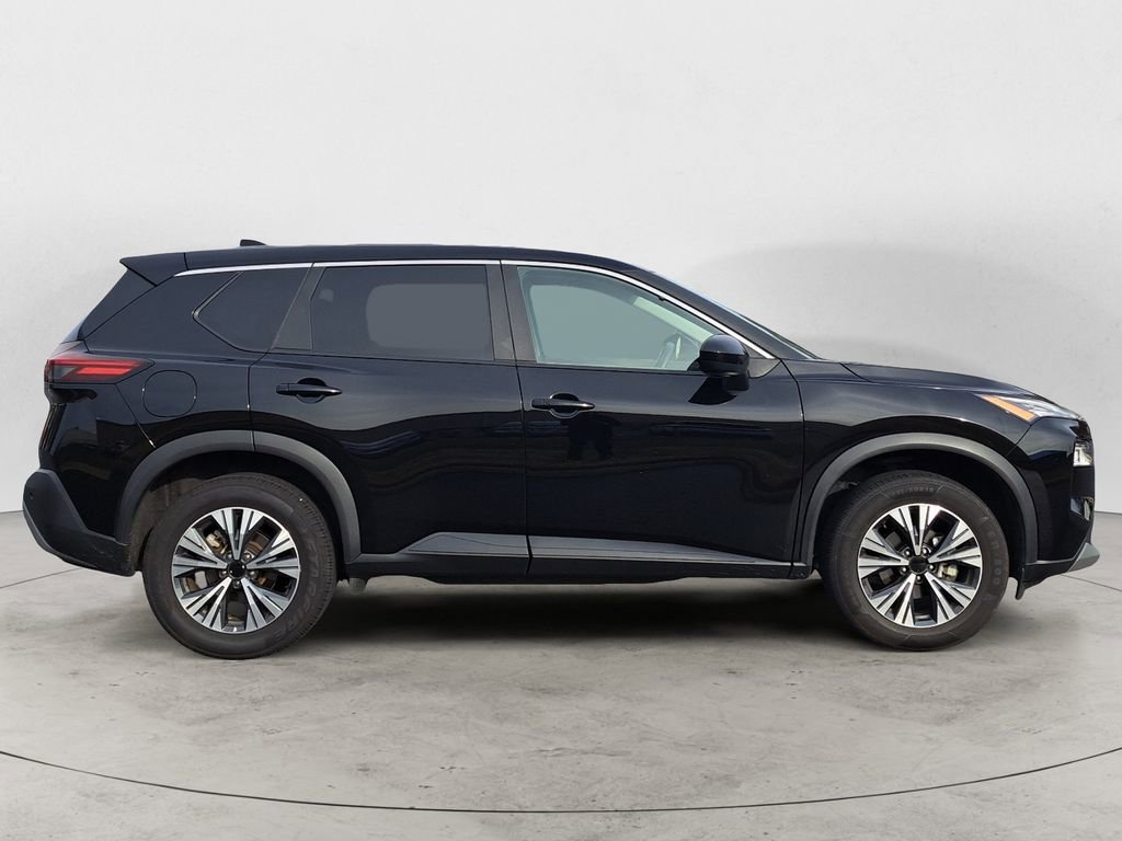 Used 2023 Nissan Rogue SV image 2