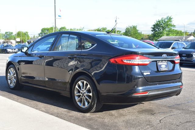 Used 2017 Ford Fusion SE w/ Fusion SE Technology Package FWD image 13