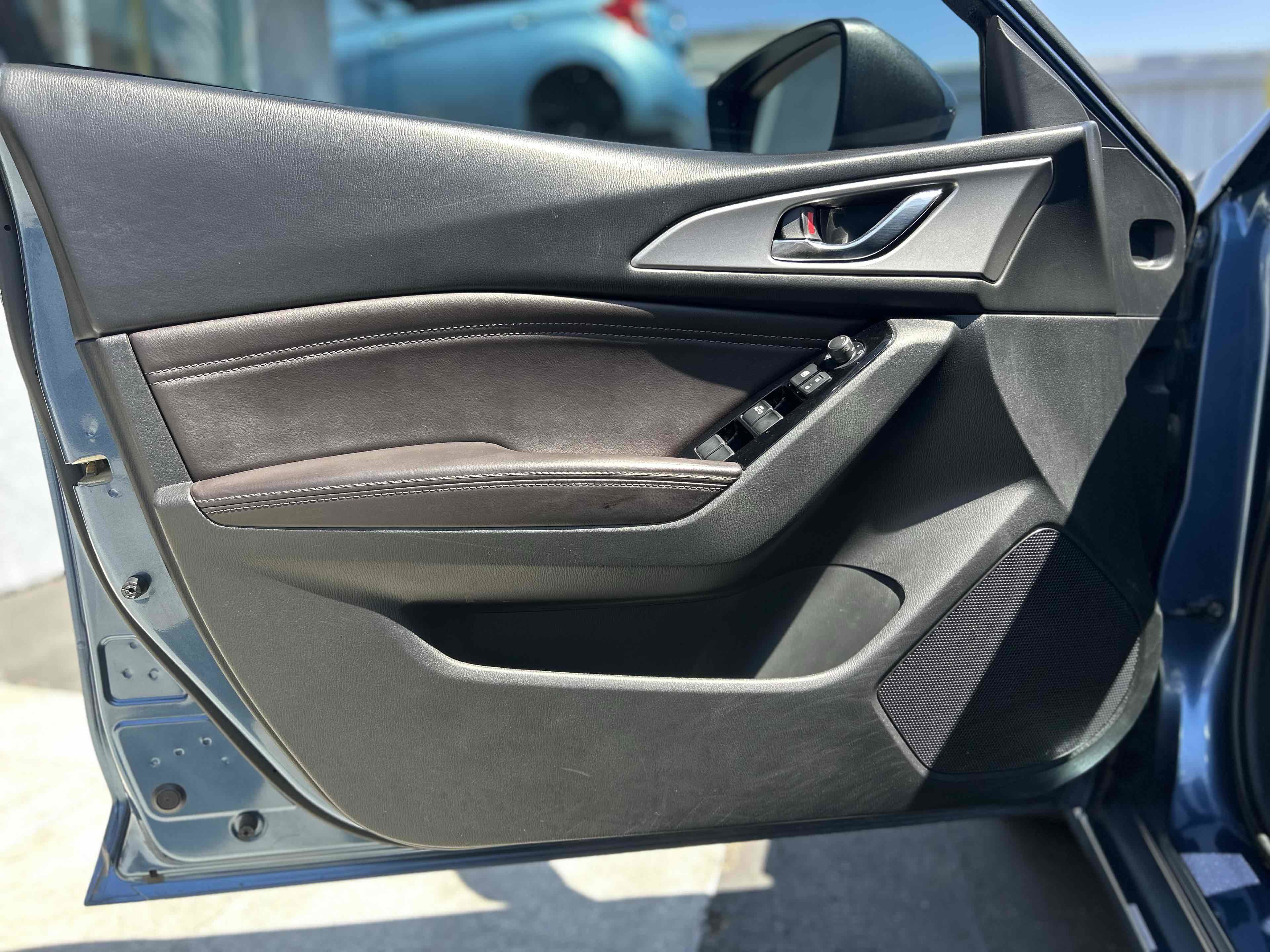 Used 2018 MAZDA MAZDA3 Touring image 20