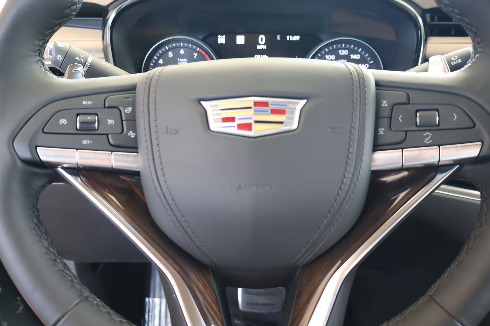 Used 2025 Cadillac XT6 Sport w/ Platinum Package AWD/4WD image 23
