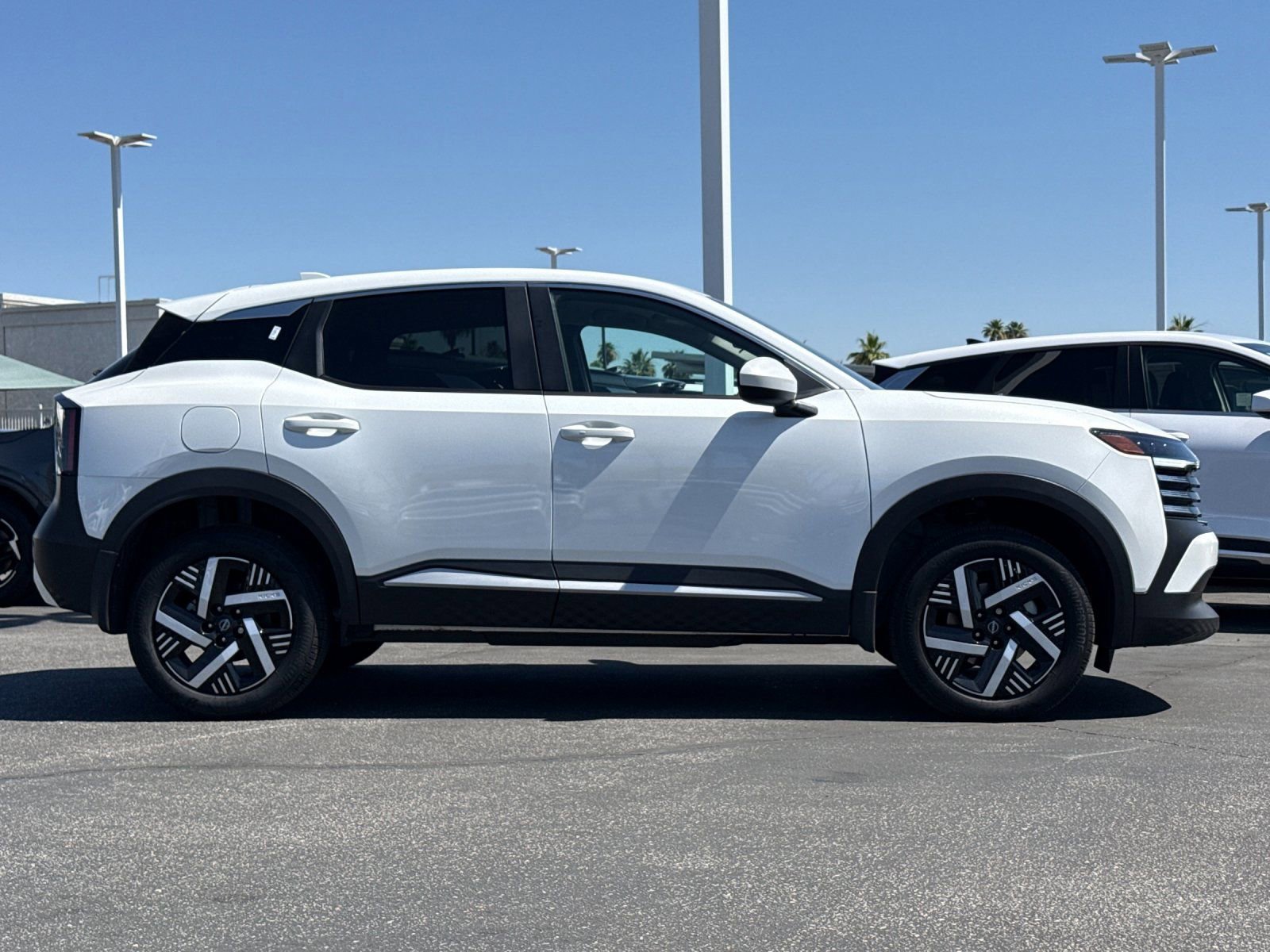 Used 2025 Nissan Kicks SV FWD image 2