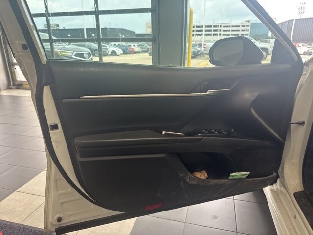 Used 2020 Toyota Camry SE FWD image 11