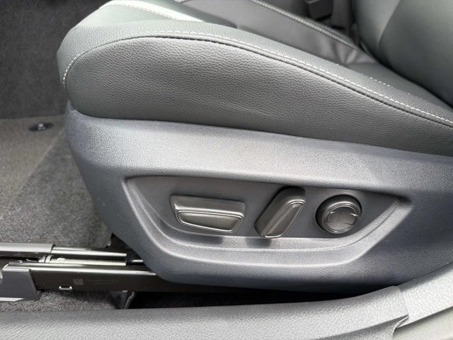 New 2026 Toyota Camry Hybrid FWD image 10