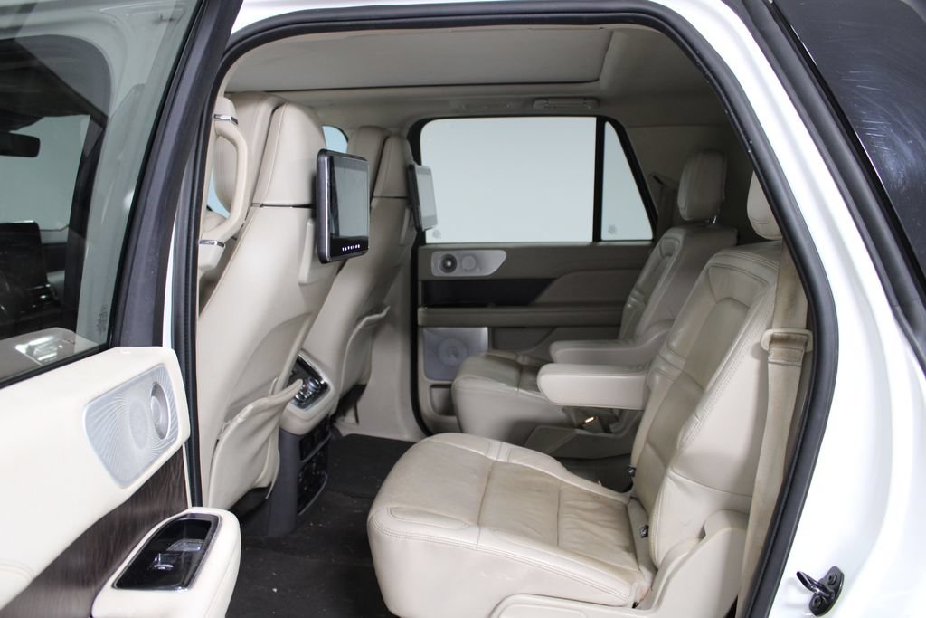 Used 2020 Lincoln Navigator L Reserve w/ Luxury Package AWD/4WD image 21