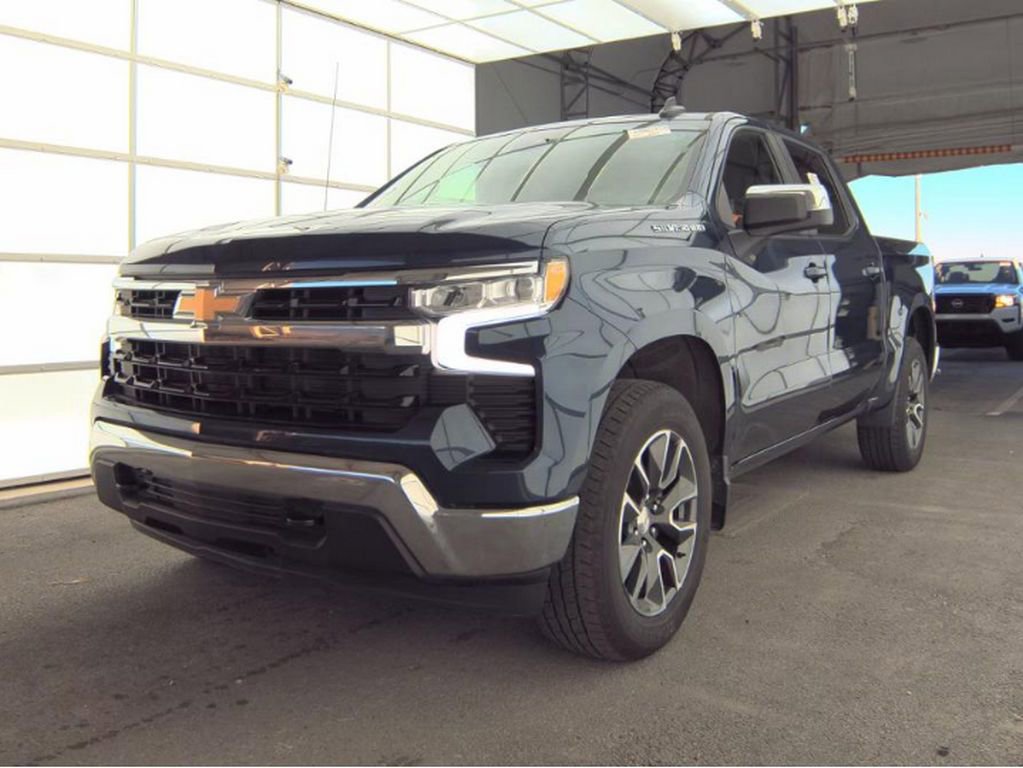 Used 2022 Chevrolet Silverado 1500 LT image 2