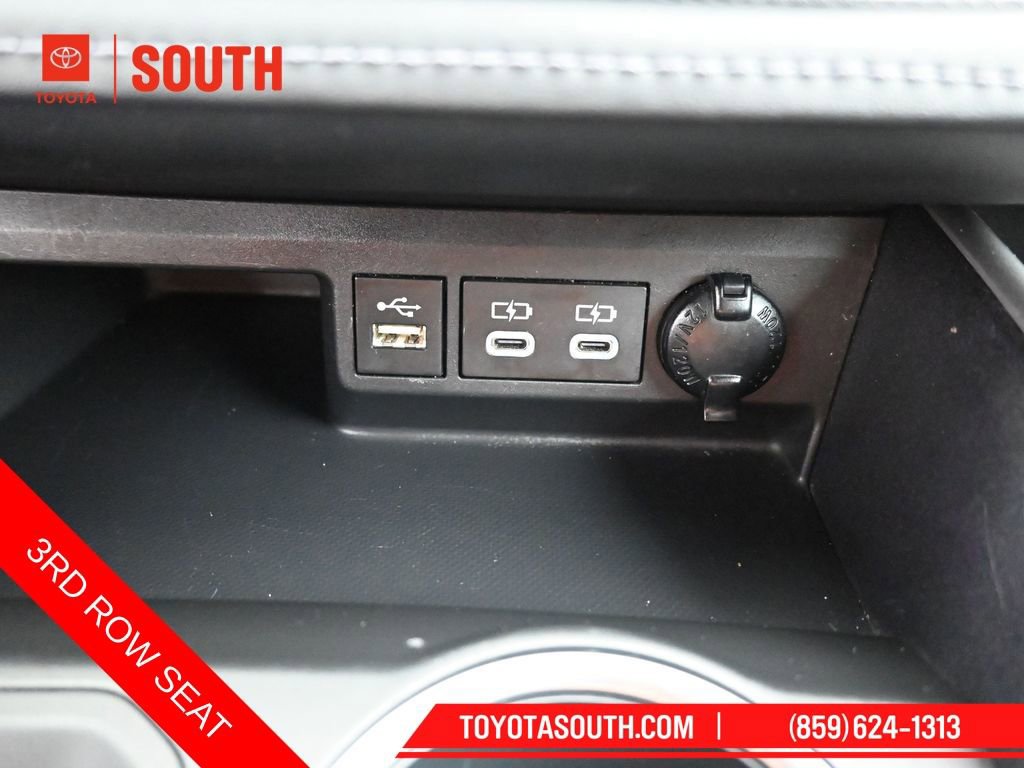 Used 2023 Toyota Highlander L FWD image 20