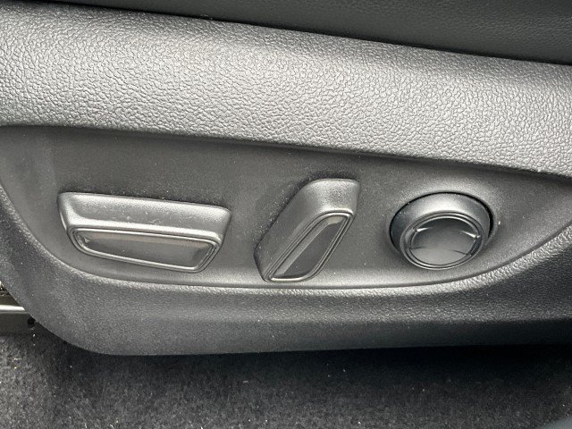 Used 2021 Toyota Highlander XLE AWD/4WD image 29
