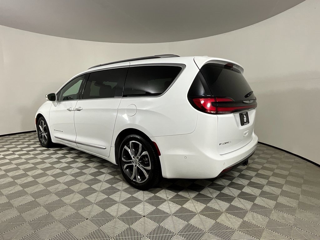 Used 2022 Chrysler Pacifica Pinnacle image 3
