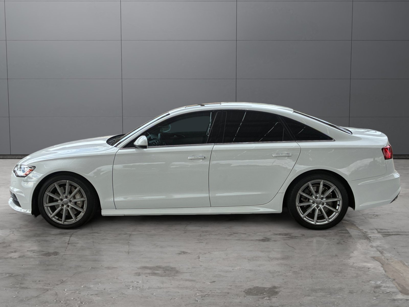 Used 2018 Audi A6 2.0T Premium w/ 19" Sport Package FWD image 2