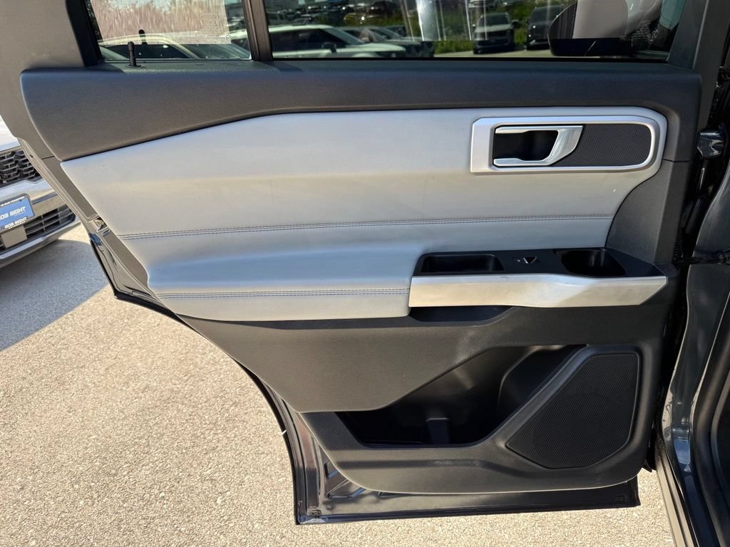 Used 2022 Ford Explorer XLT w/ Equipment Group 202A RWD image 10
