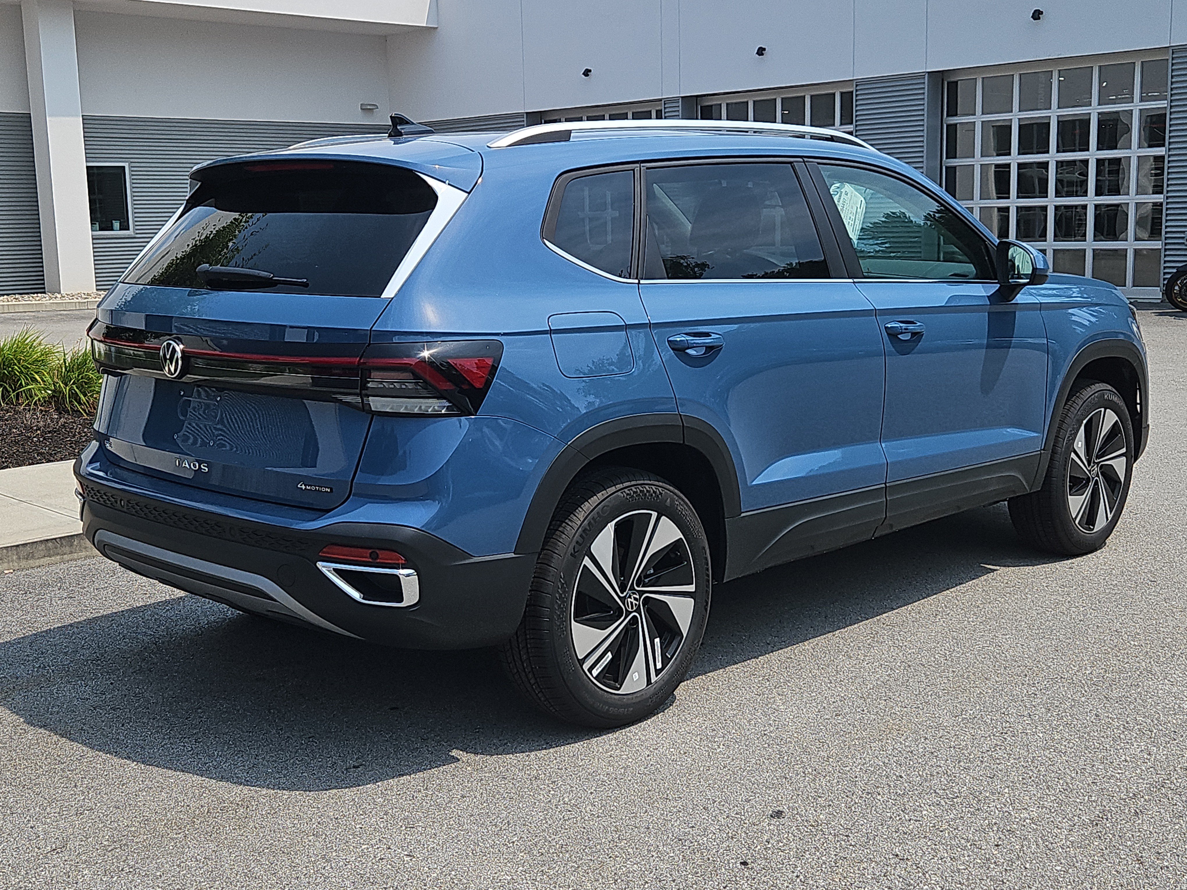 New 2026 Volkswagen Taos SE AWD/4WD image 2