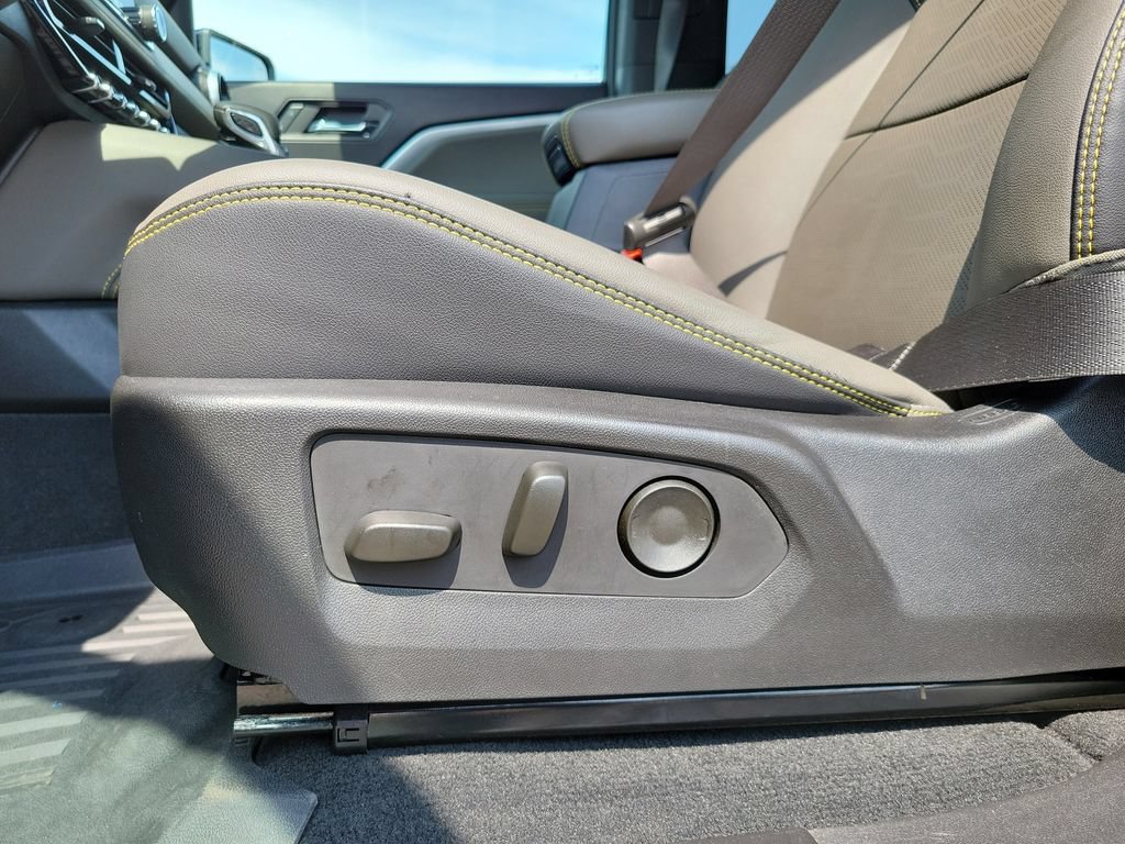 Used 2025 Chevrolet Colorado ZR2 w/ Technology Package AWD/4WD image 9