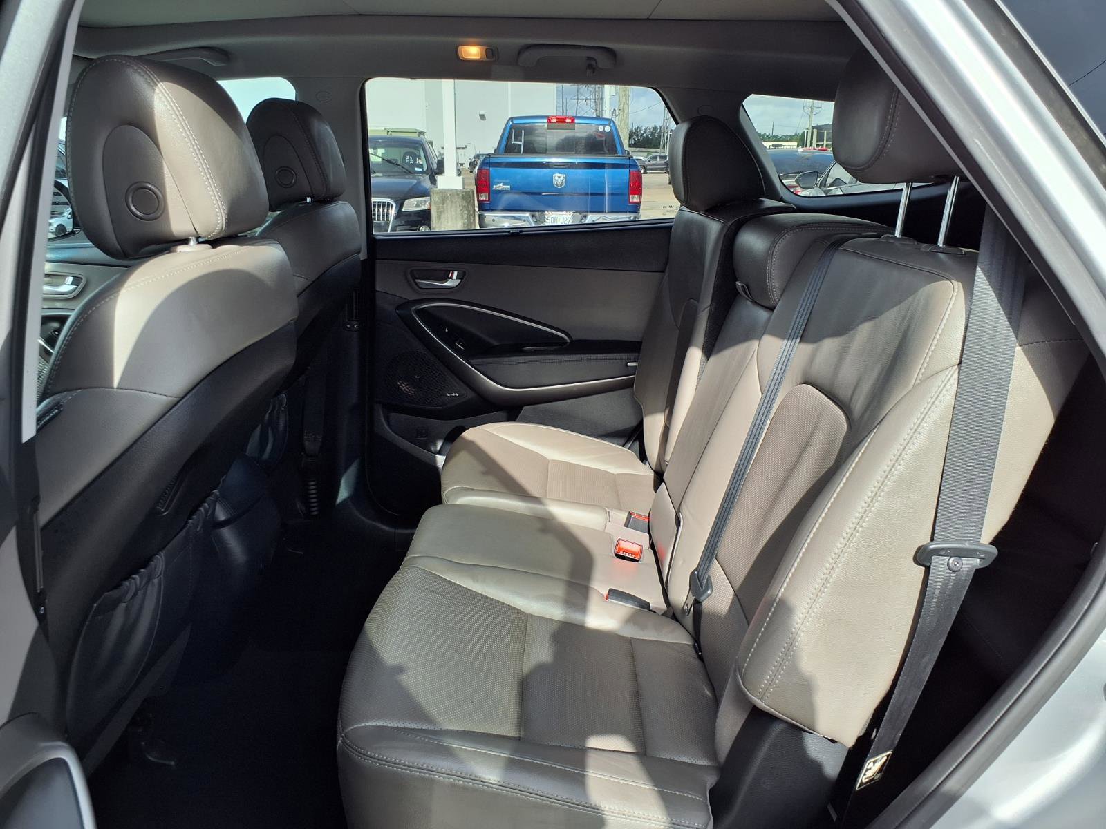 Used 2017 Hyundai Santa Fe SE FWD image 18