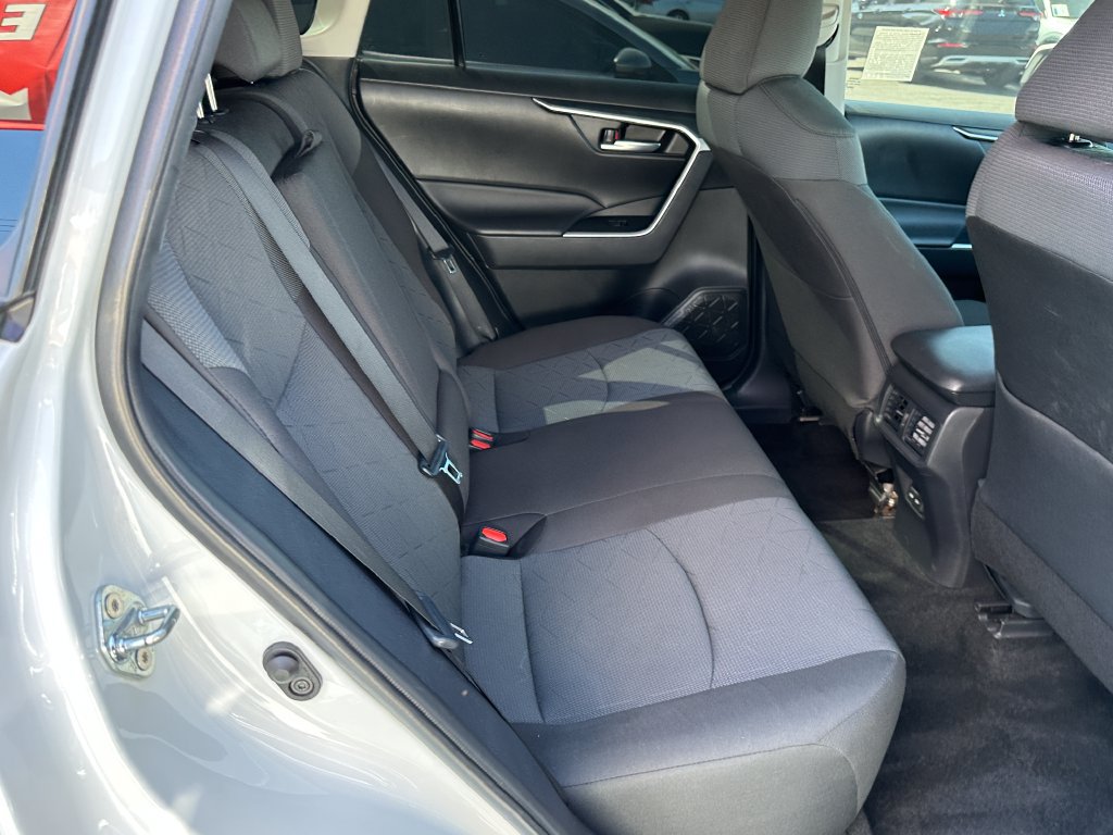 Used 2025 Toyota RAV4 XLE AWD/4WD image 16