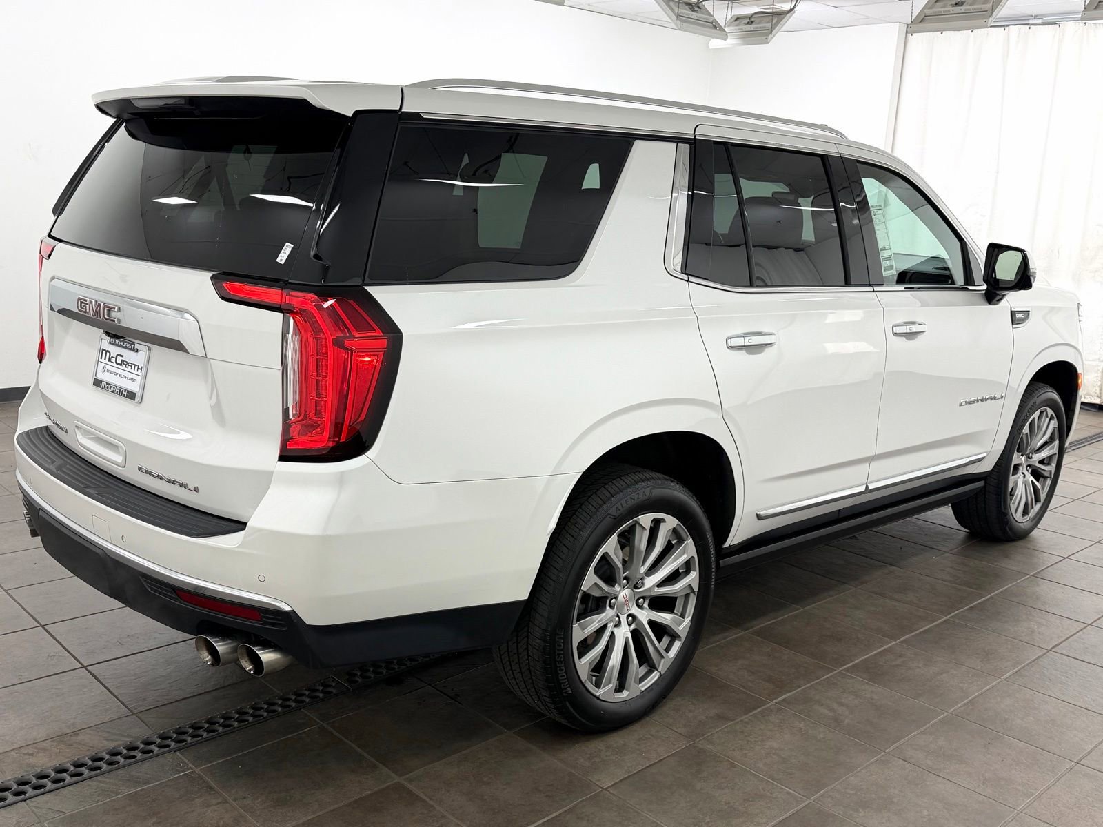 Used 2021 GMC Yukon Denali w/ Denali Premium Package AWD/4WD image 5