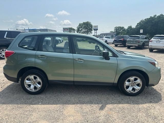 Used 2017 Subaru Forester 2.5i AWD/4WD image 7
