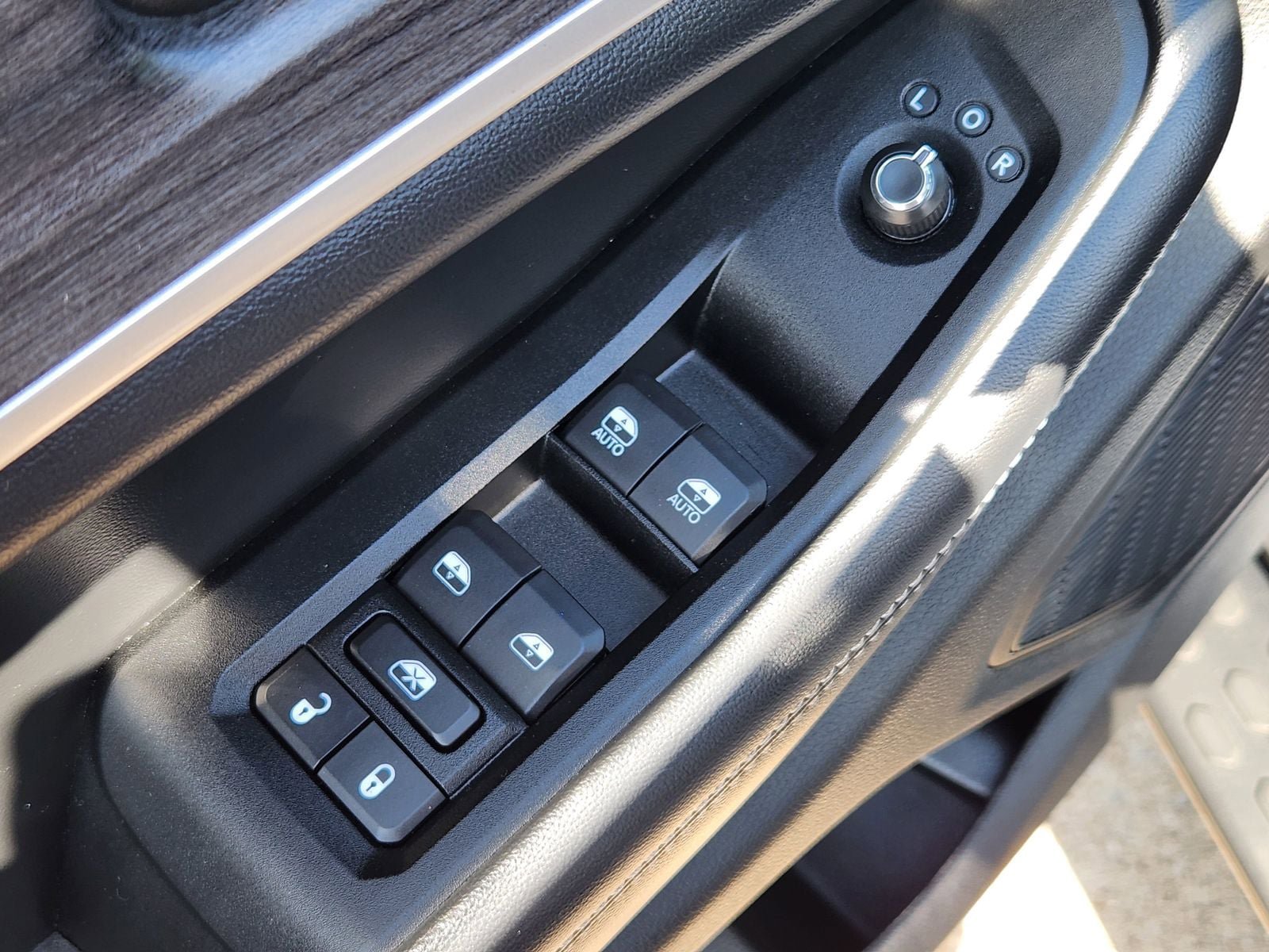 Used 2023 Jeep Grand Cherokee Limited AWD/4WD image 33