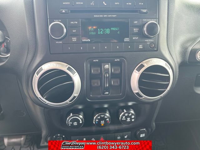 Used 2016 Jeep Wrangler Unlimited Rubicon AWD/4WD image 17