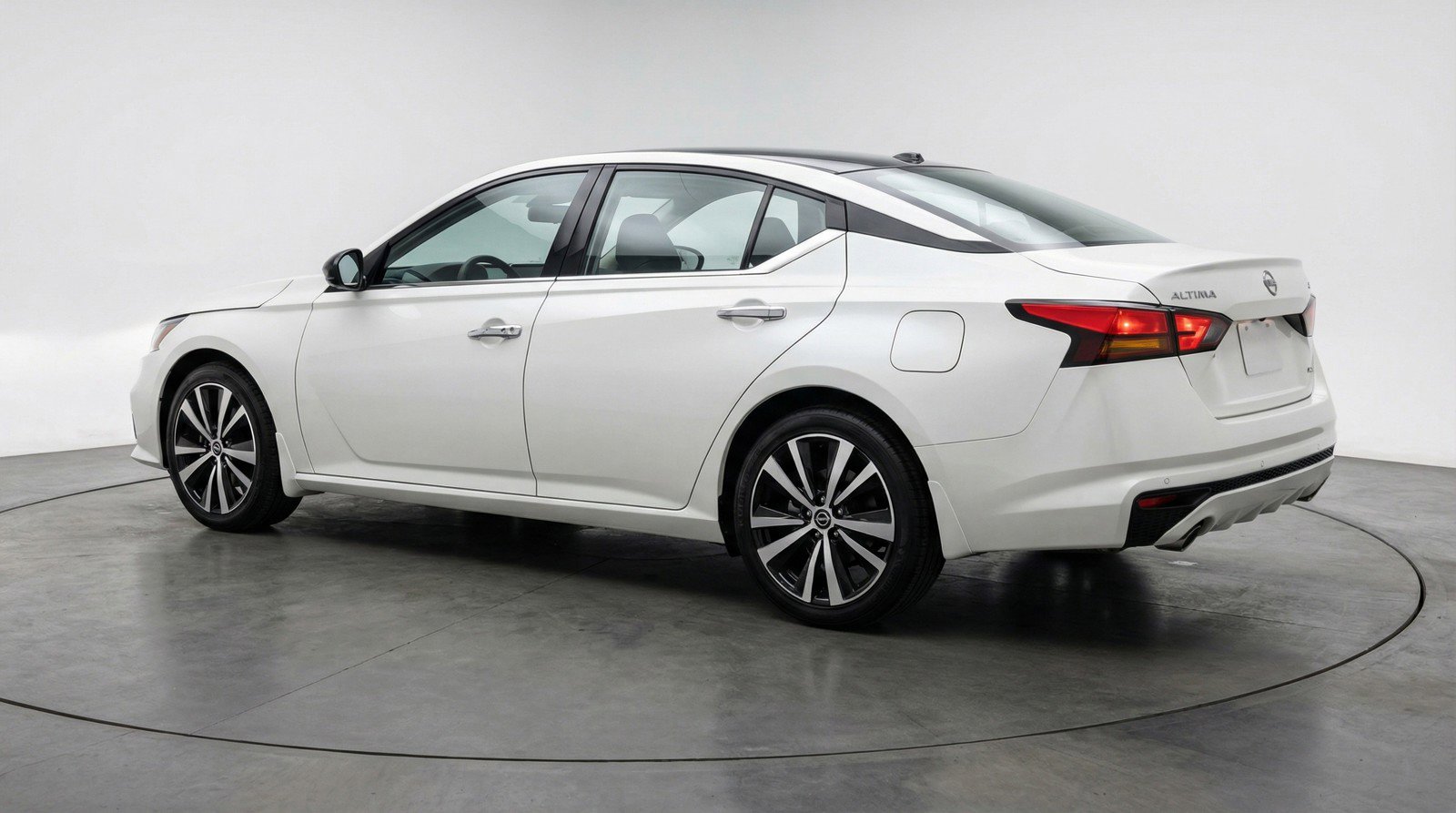 Used 2025 Nissan Altima 2.5 SV image 6