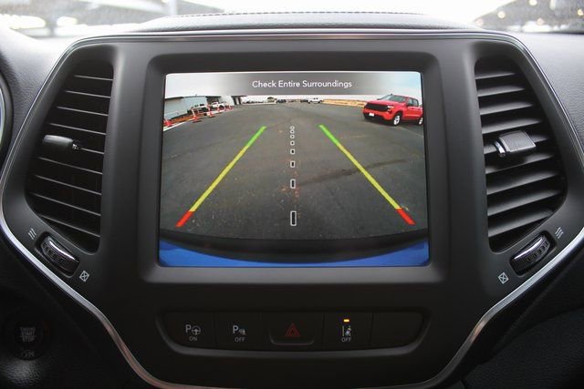 Used 2023 Jeep Cherokee Altitude Lux image 30