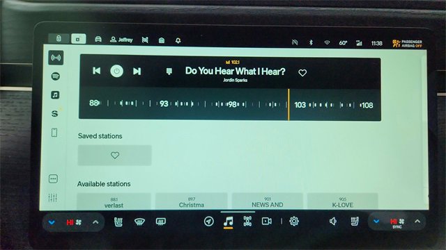 Used 2025 Rivian R1S Adventure image 51