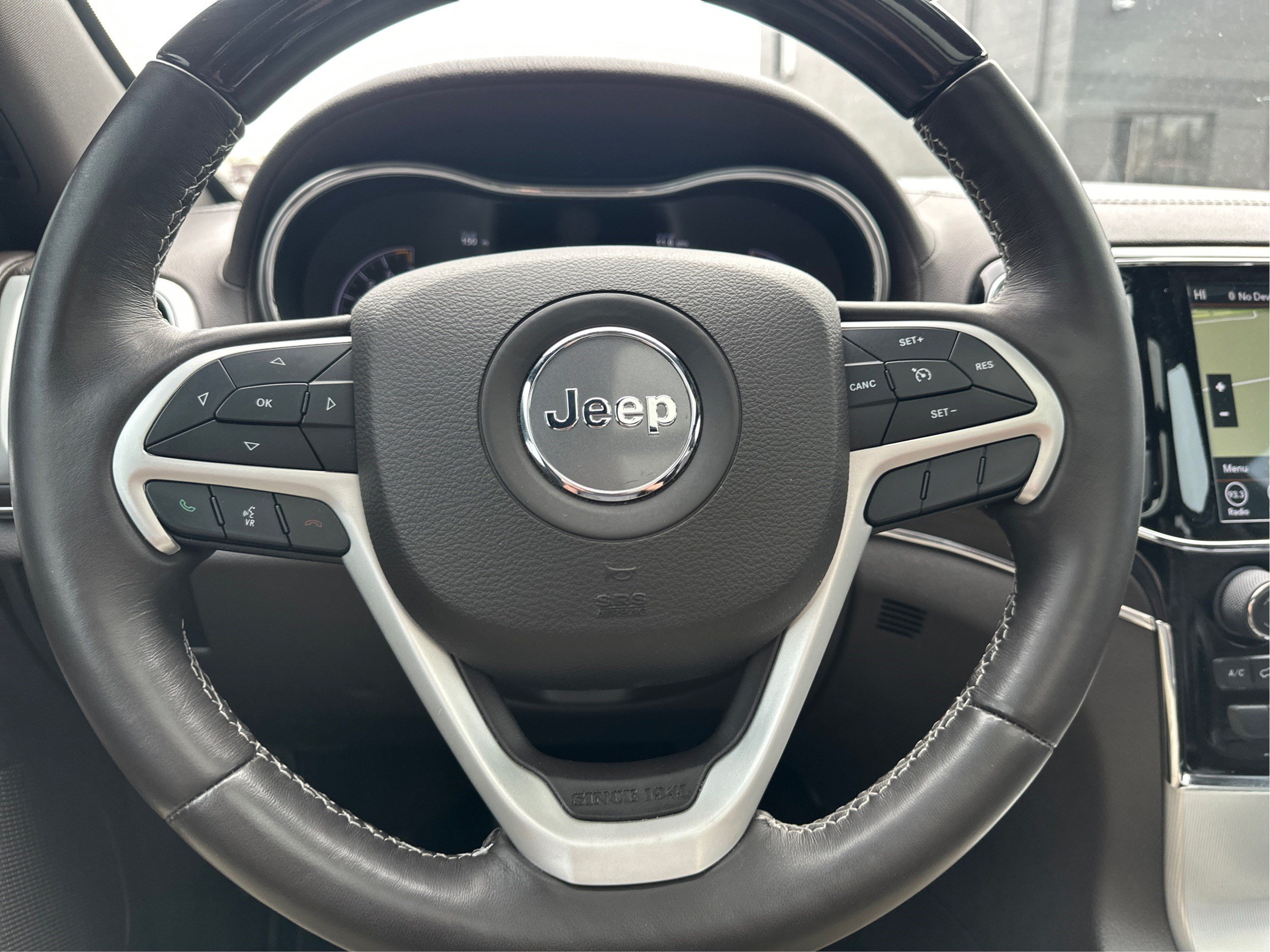 Used 2019 Jeep Grand Cherokee Overland w/ Interior Metal Package AWD/4WD image 18