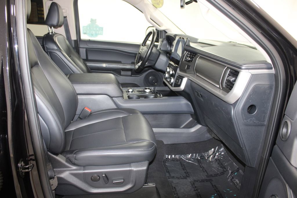 Used 2024 Ford Expedition XLT image 32
