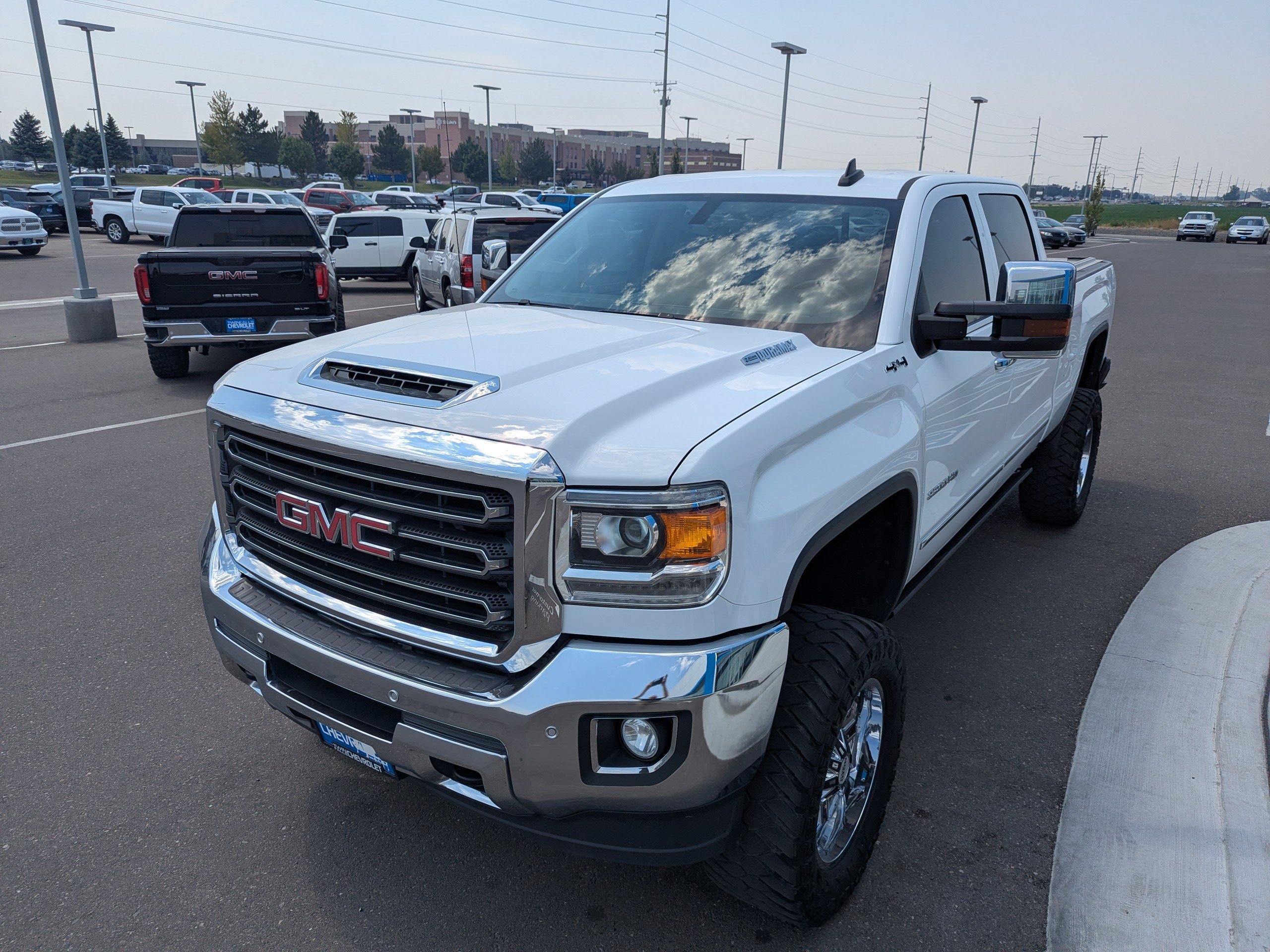 Used 2017 GMC Sierra 3500 SLT w/ Duramax Plus Package AWD/4WD image 7