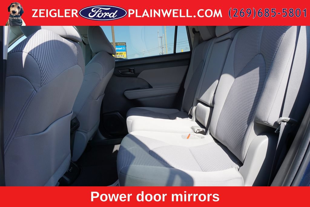 Used 2022 Toyota Highlander LE AWD/4WD image 12
