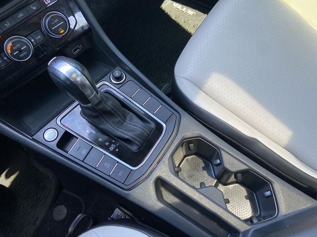Used 2019 Volkswagen Jetta R-Line FWD image 18