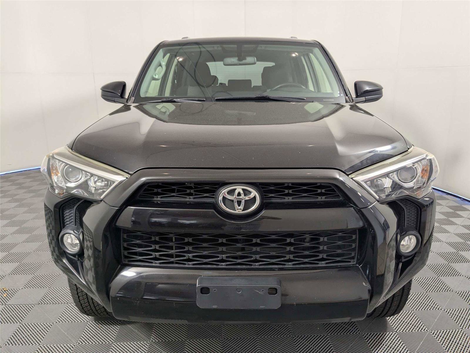 Used 2014 Toyota 4Runner SR5 AWD/4WD image 3