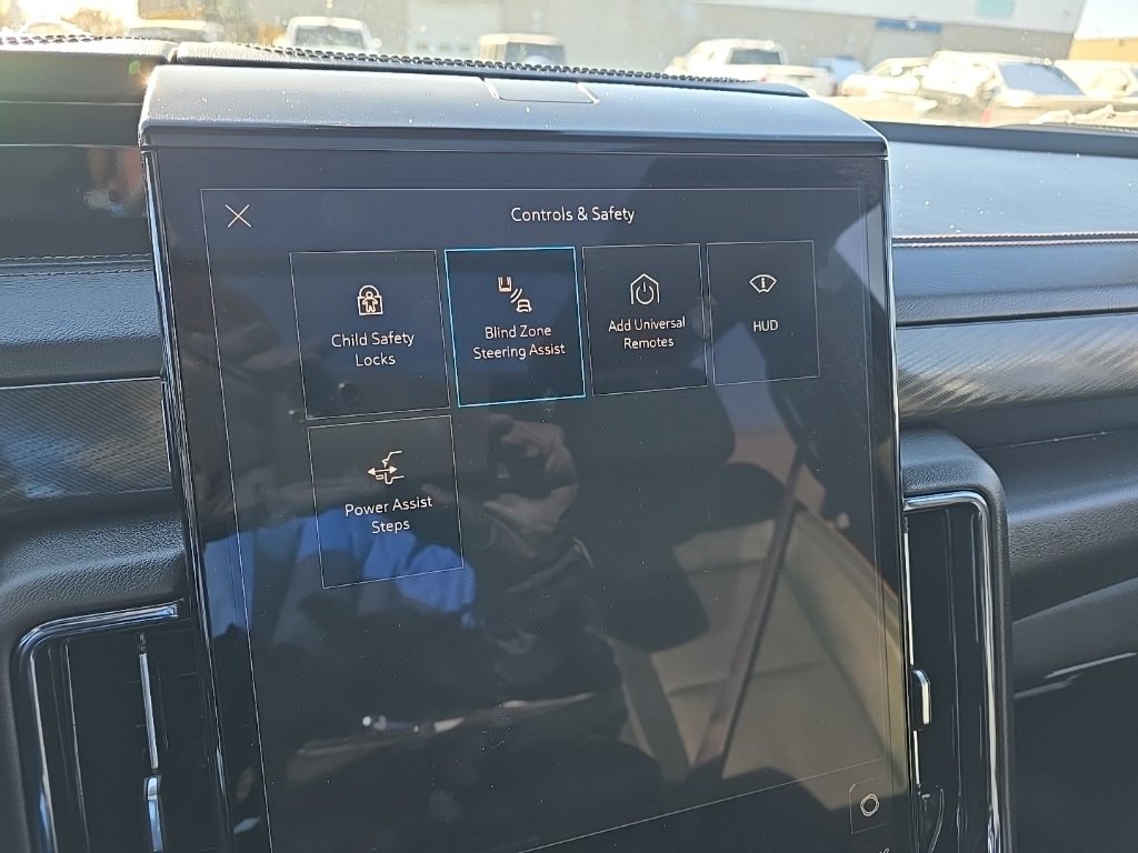 Used 2025 GMC Yukon XL AT4 w/ AT4 Premium Package image 24