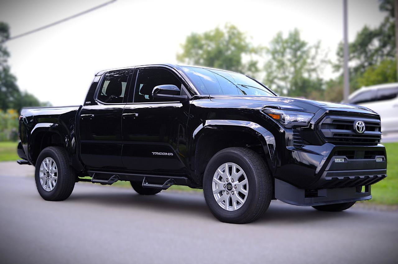 Used 2026 Toyota Tacoma SR5 AWD/4WD image 3