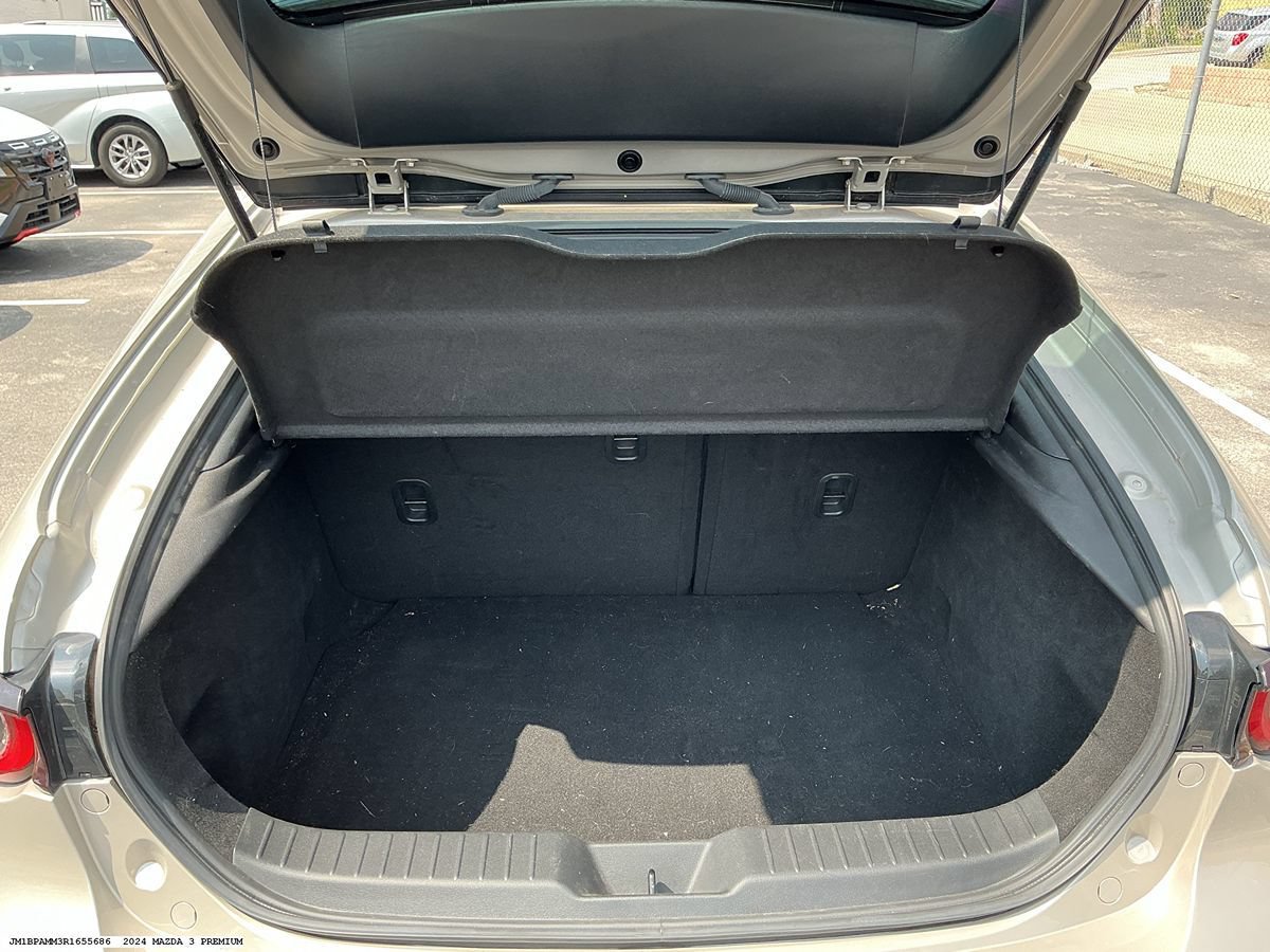 Used 2024 MAZDA MAZDA3 s FWD image 10