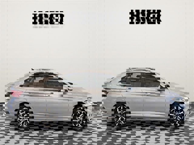 Used 2025 Volkswagen Jetta SE image 2