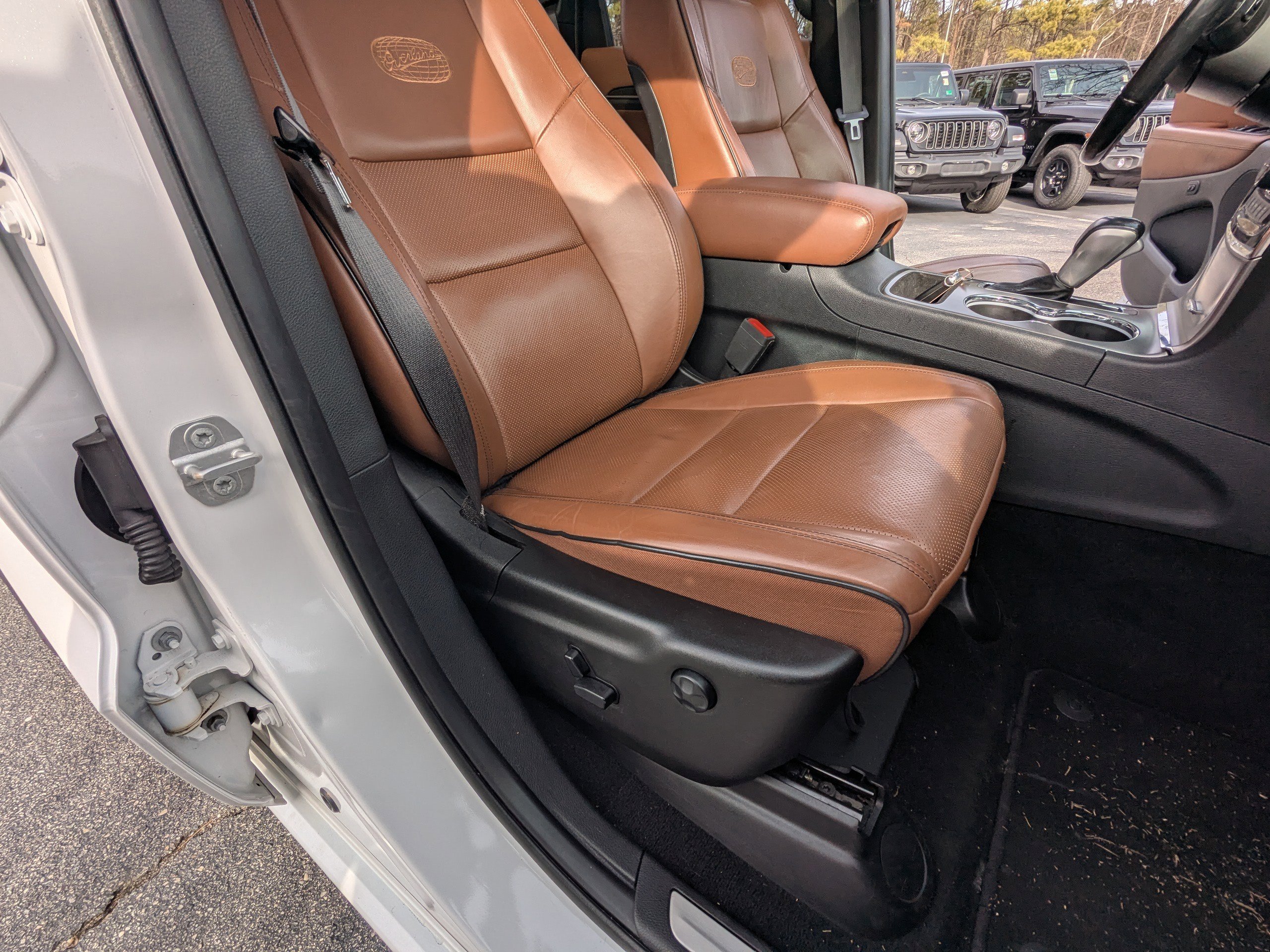 Used 2020 Jeep Grand Cherokee Overland image 15