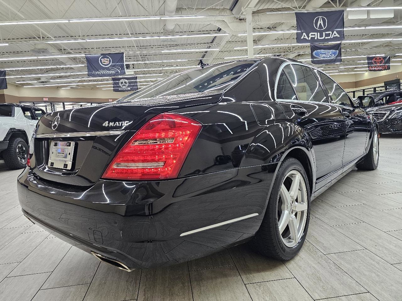 Used 2010 Mercedes-Benz S 550 4MATIC image 6