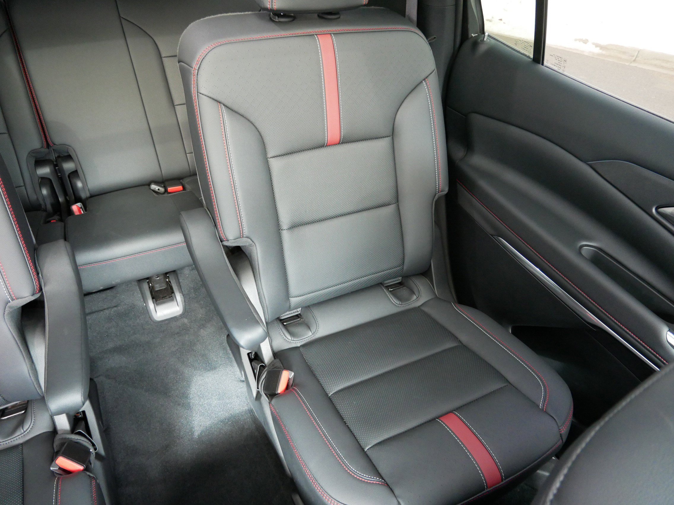 Used 2024 Chevrolet Traverse RS image 13
