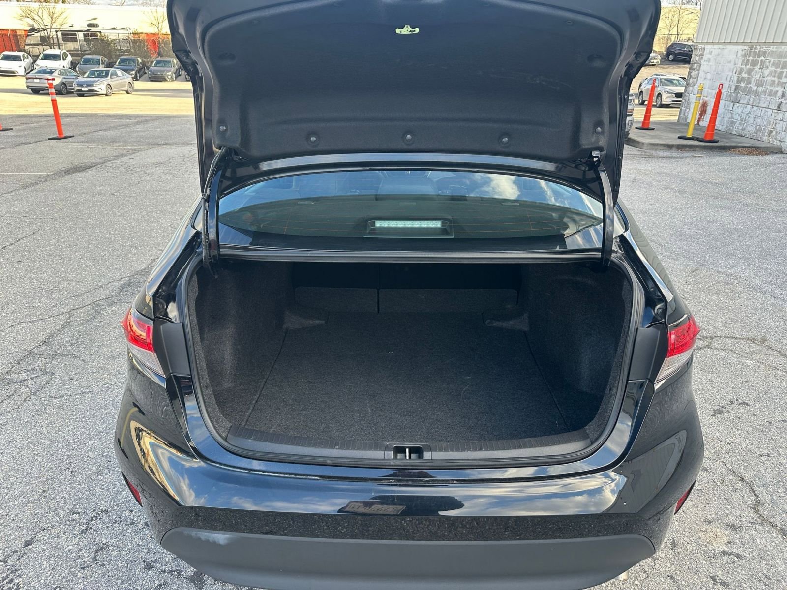 Used 2025 Toyota Corolla LE image 29