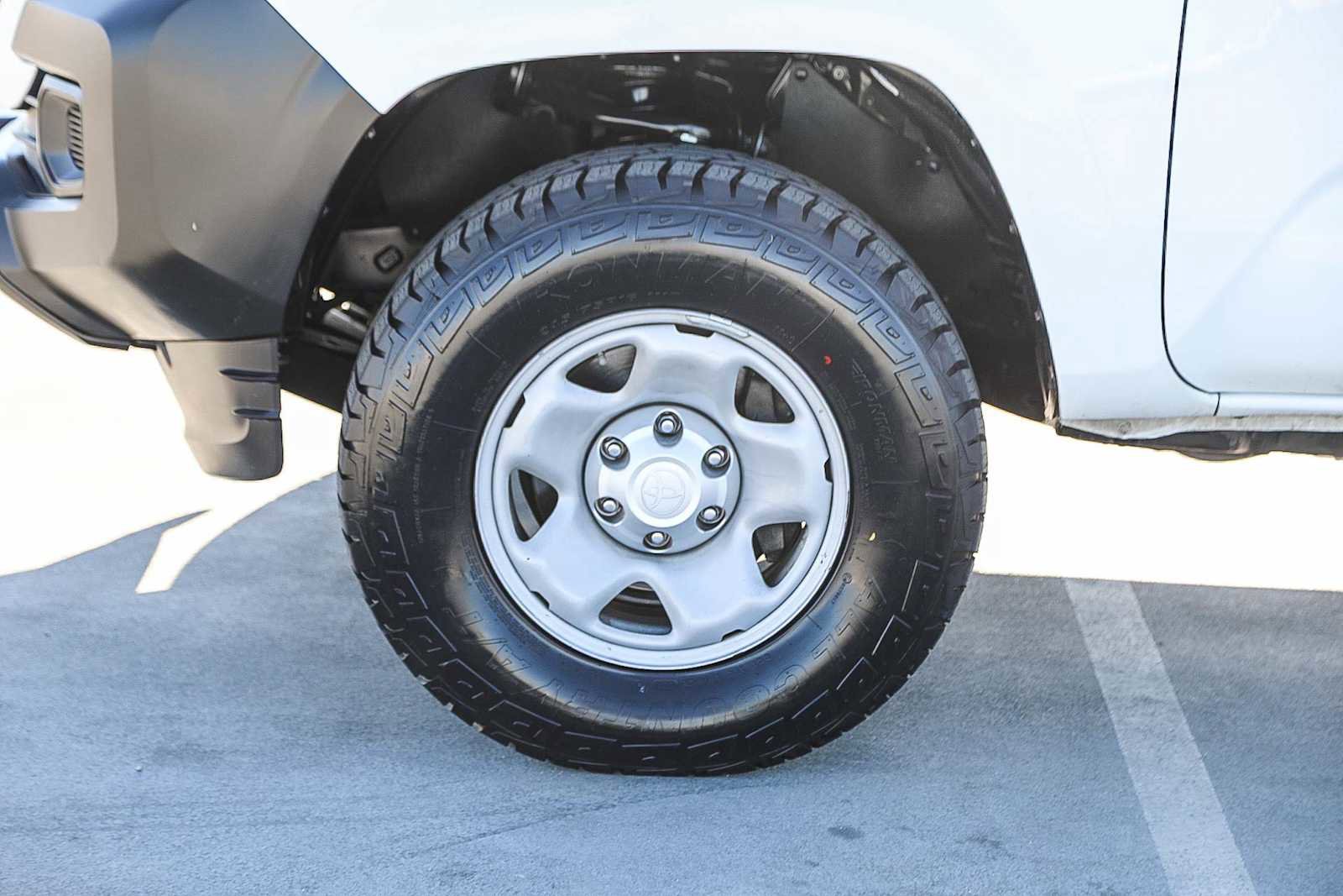 Certified 2018 Toyota Tacoma SR image 10