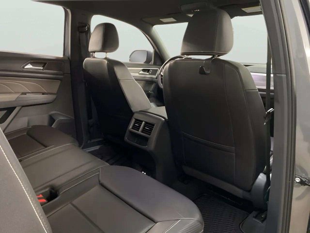 Used 2023 Volkswagen Atlas Cross Sport SE AWD/4WD image 24