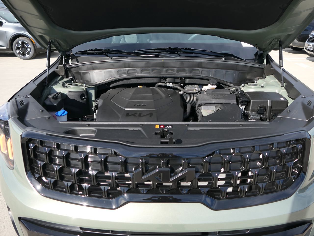 Used 2025 Kia Telluride AWD image 35
