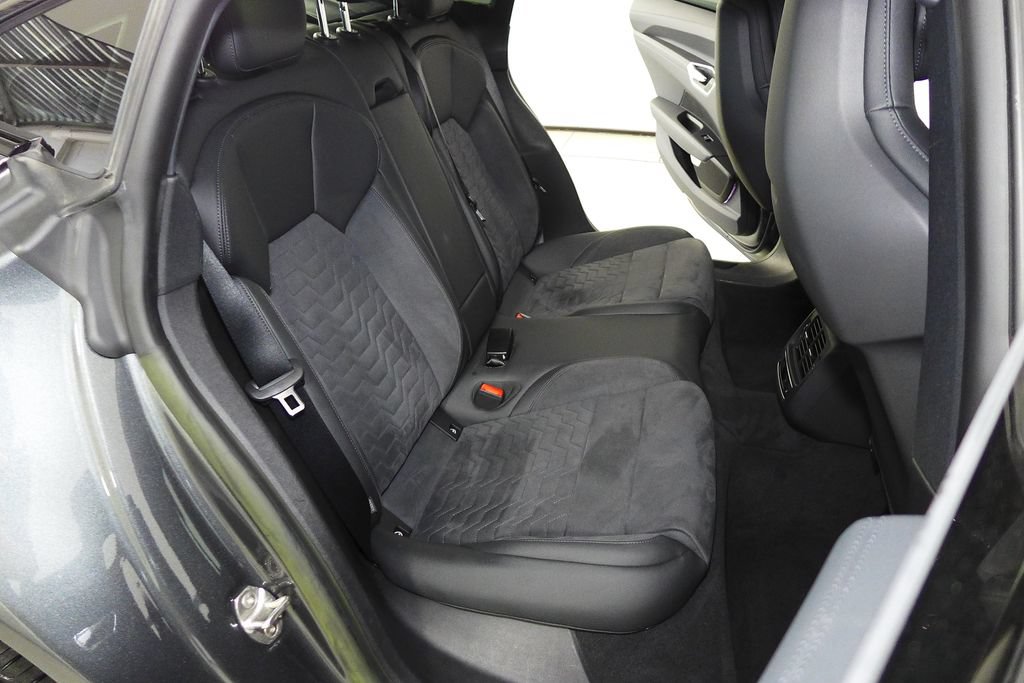 Used 2023 Audi e-tron GT Premium Plus w/ Performance Package AWD/4WD image 19