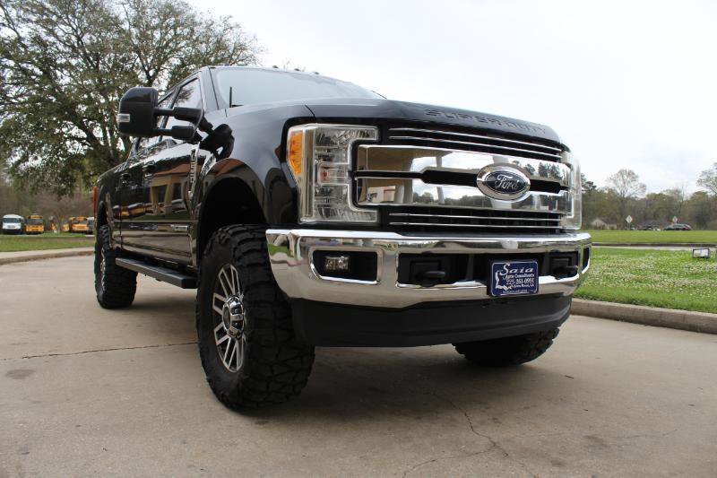 Used 2017 Ford F250 Lariat w/ FX4 Off-Road Package image 5