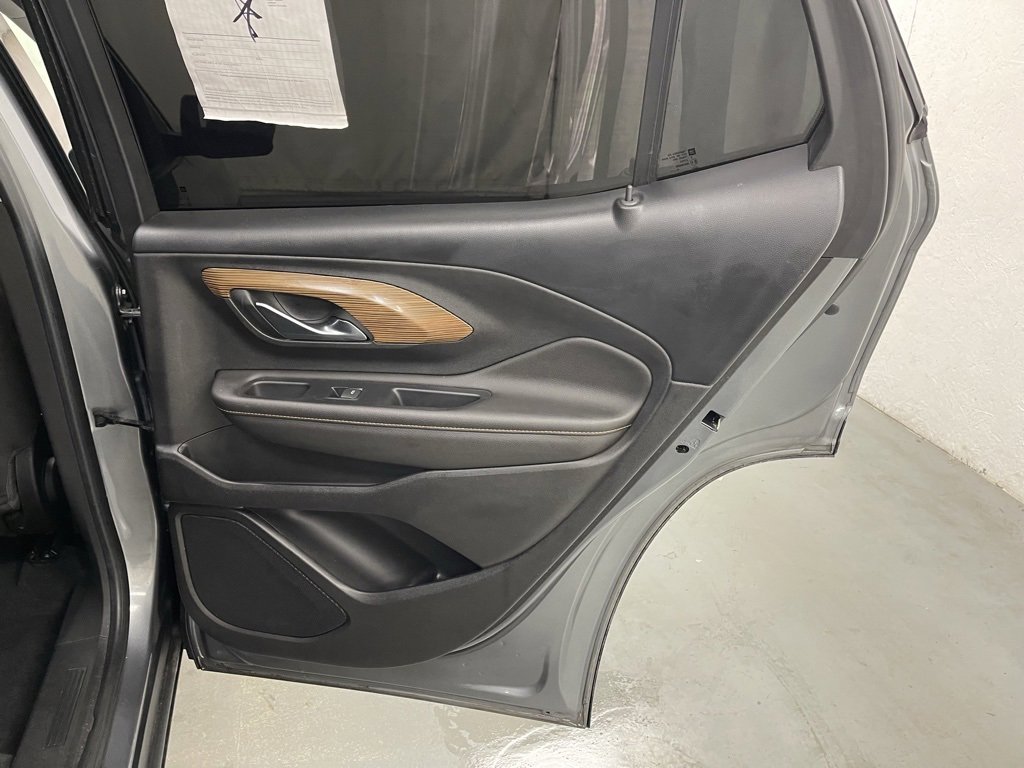 Used 2020 GMC Terrain SLE image 12