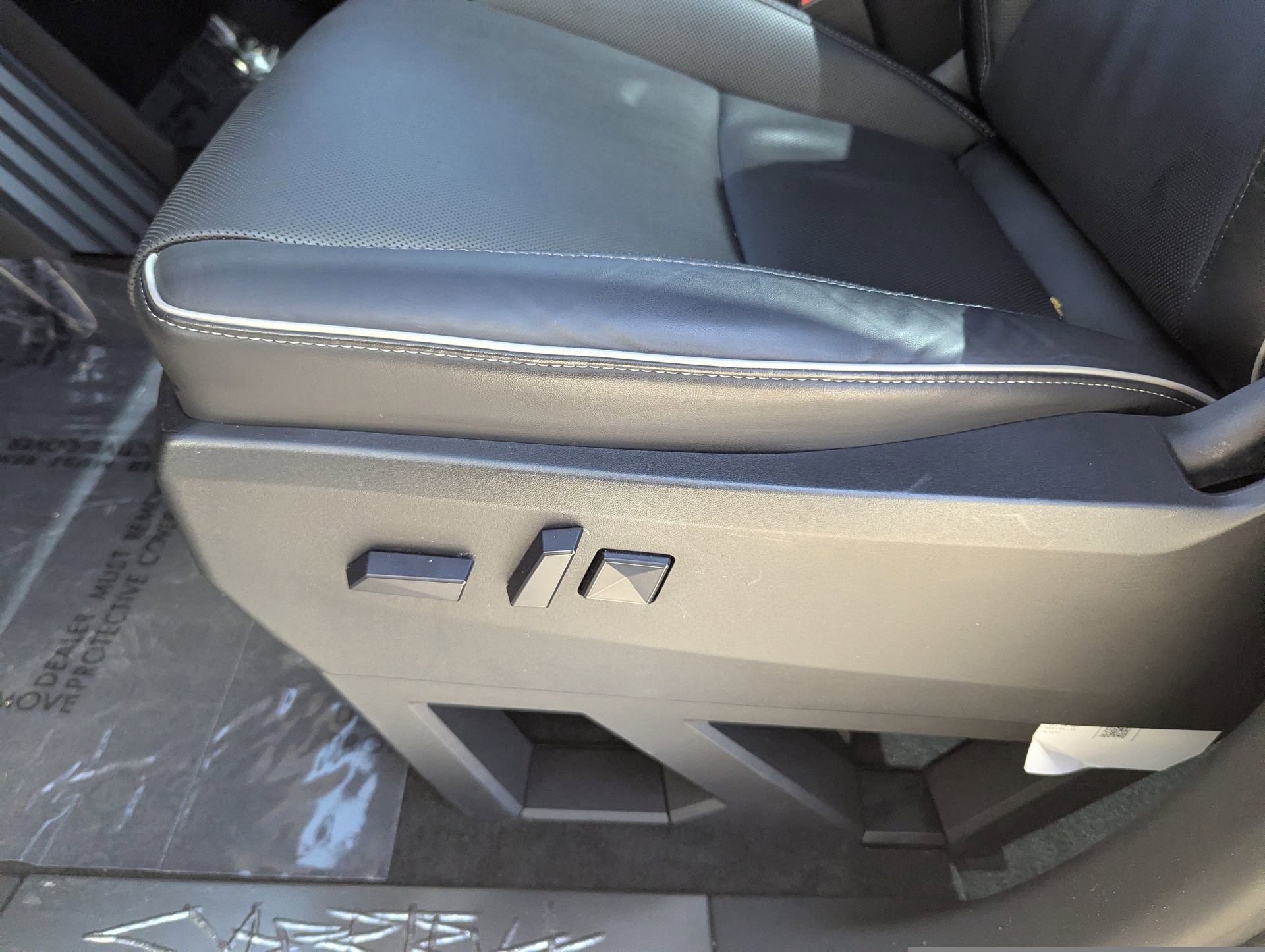 Used 2024 Tesla Cybertruck AWD Crew Cab image 22