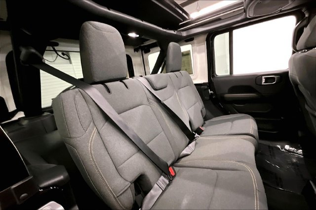 Used 2026 Jeep Wrangler Unlimited Sahara AWD/4WD image 27