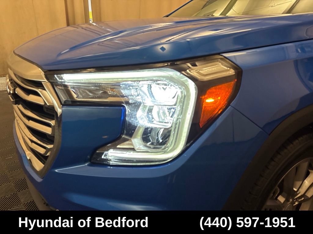 Used 2024 GMC Terrain SLT AWD/4WD image 9
