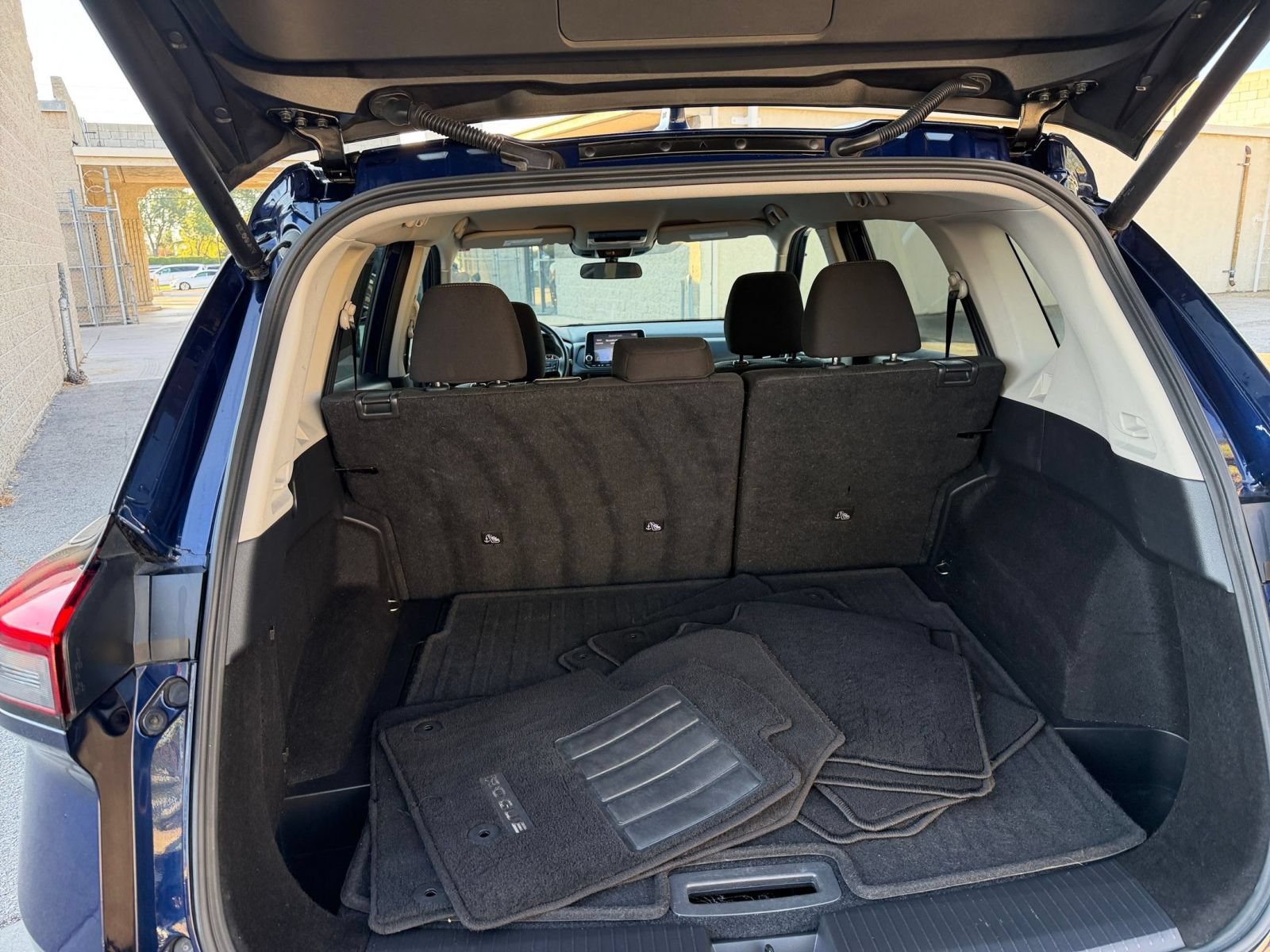 Used 2025 Nissan Rogue SV FWD image 33