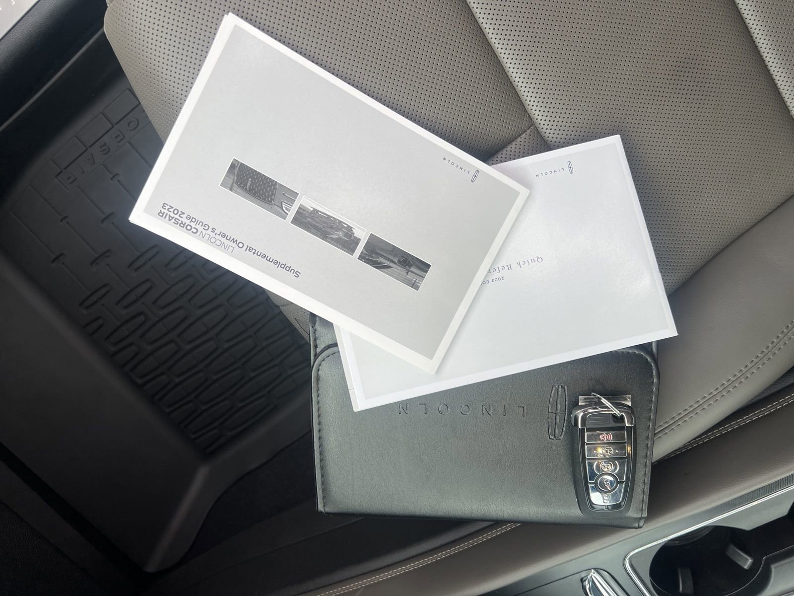 Used 2023 Lincoln Corsair Reserve w/ Rear Removable Package Tray image 32